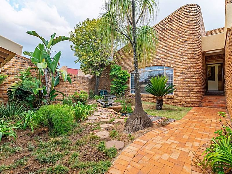 4 Bedroom House - Photo 3