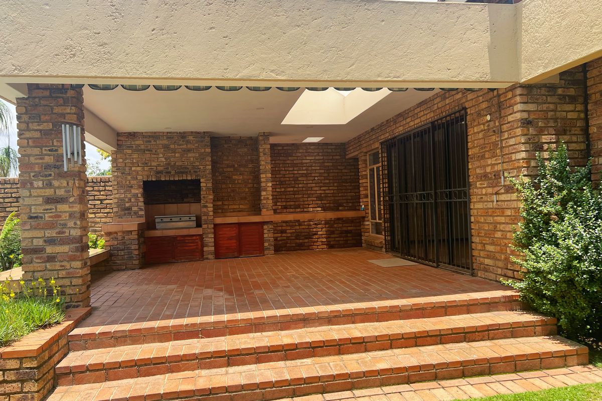 4 Bedroom House - Photo 2