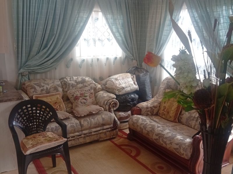 Charming 2-bedroom house in Protea Glen, Soweto—your perfect family home awaits! Call now! - Photo 9