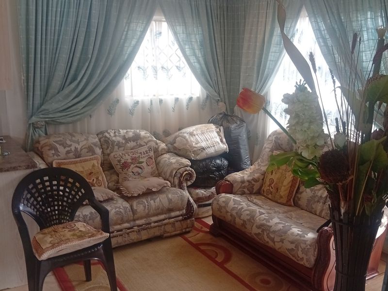 Charming 2-bedroom house in Protea Glen, Soweto—your perfect family home awaits! Call now! - Photo 10