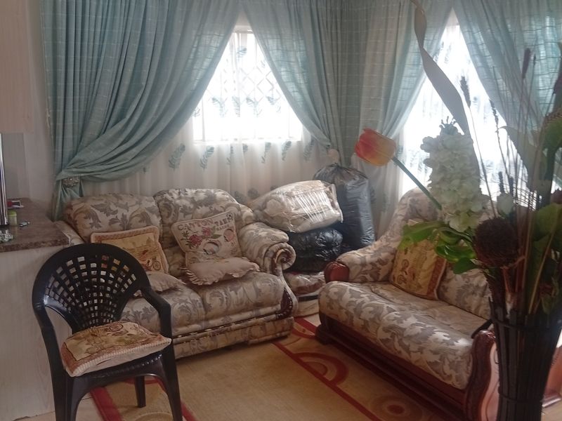 Charming 2-bedroom house in Protea Glen, Soweto—your perfect family home awaits! Call now! - Photo 8