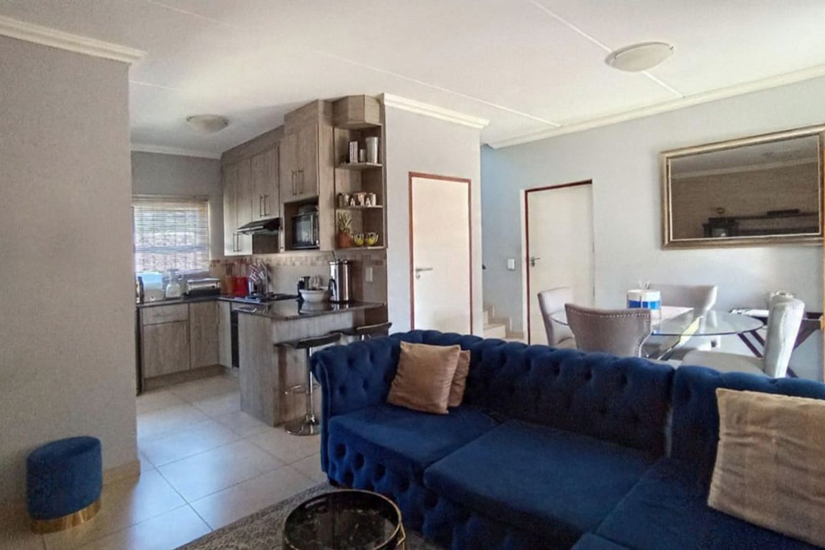 Charming 3-bedroom Sectional Title in the heart of Montana Park, Pretoria - Photo 2