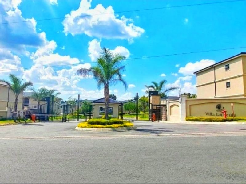 Modern Elegance Meets Security – Luxury 3-Bedroom Apartment in Prestigious Estate - Photo 2