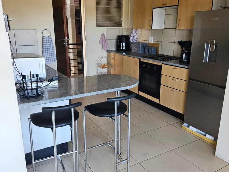 2 Bed 1 Bath For Sale In Milpark Mews - Photo 6