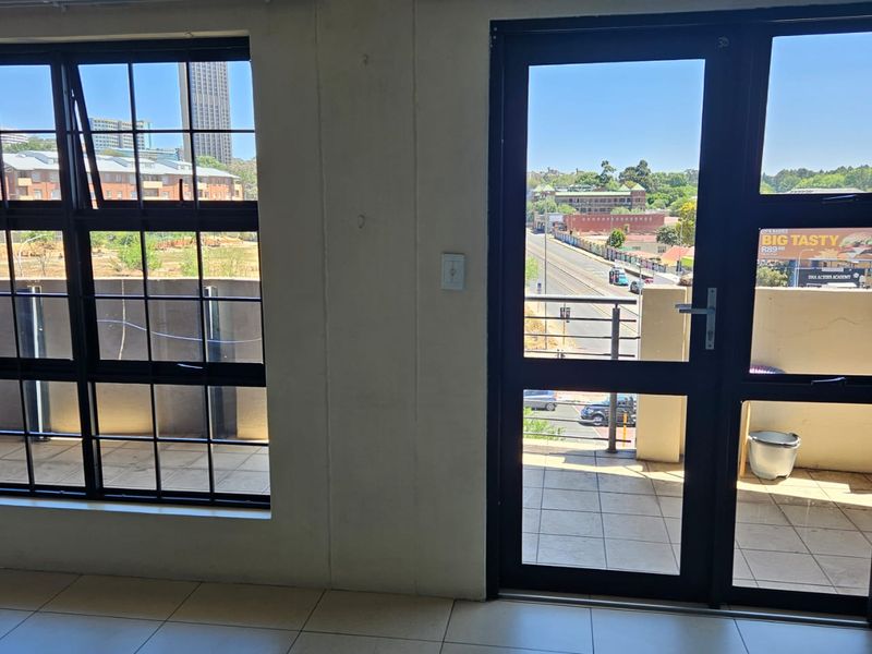 2 Bed 1 Bath For Sale In Milpark Mews - Photo 2