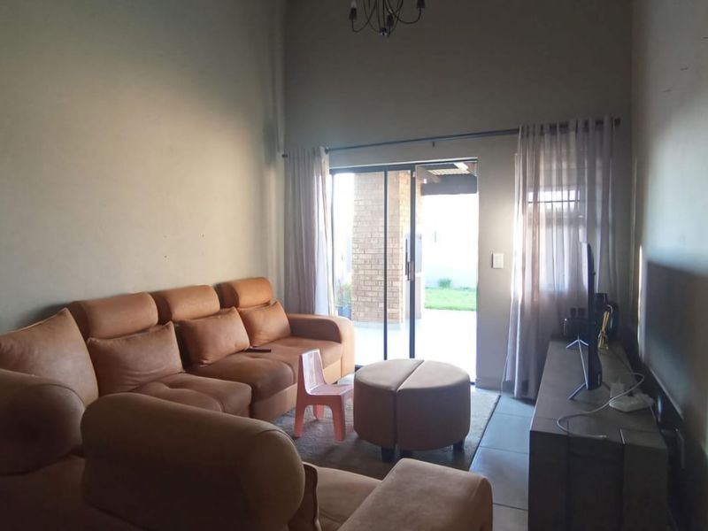 Stunning 3-bedroom Freehold home in Montana Park, Pretoria - Photo 6