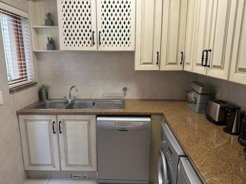 3 Bedroom Mediterranean Charm - Photo 9