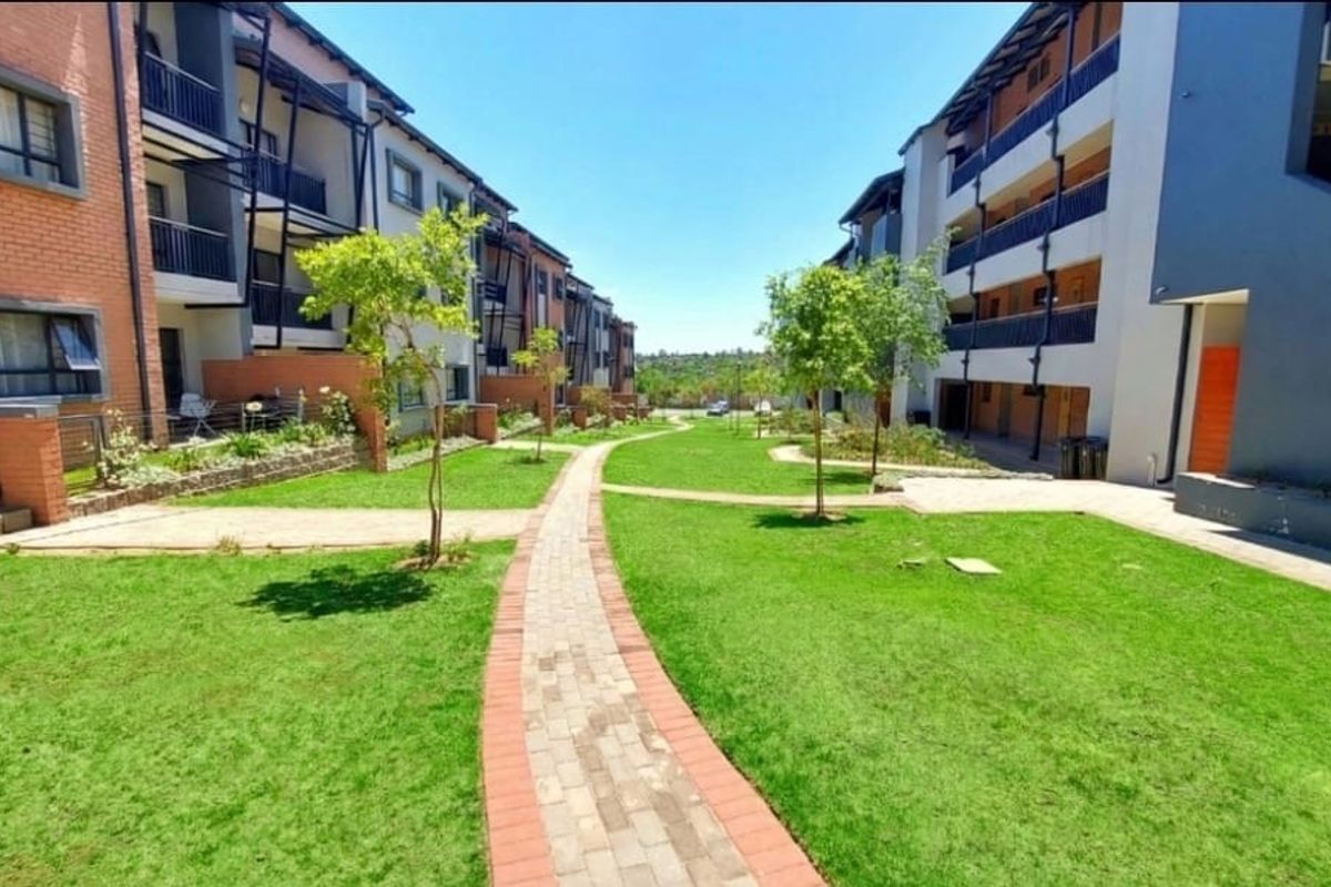 Stunning 2-Bedroom Apartment for Sale in Waterfall Ridge Midrand - Photo 2