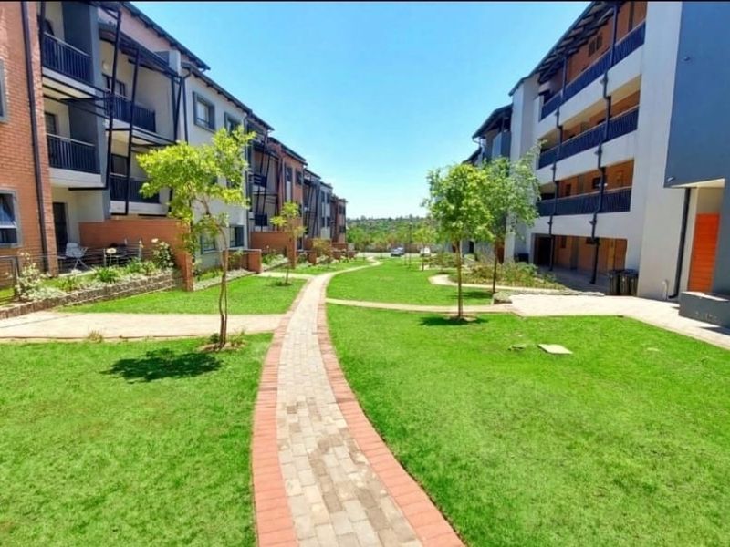 Stunning 2-Bedroom Apartment for Sale in Waterfall Ridge Midrand - Photo 2