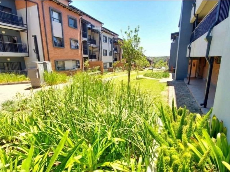 Stunning 2-Bedroom Apartment for Sale in Waterfall Ridge Midrand - Photo 3