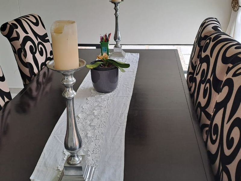 Elegant & Inviting Freehold house in Estate Living - Photo 7