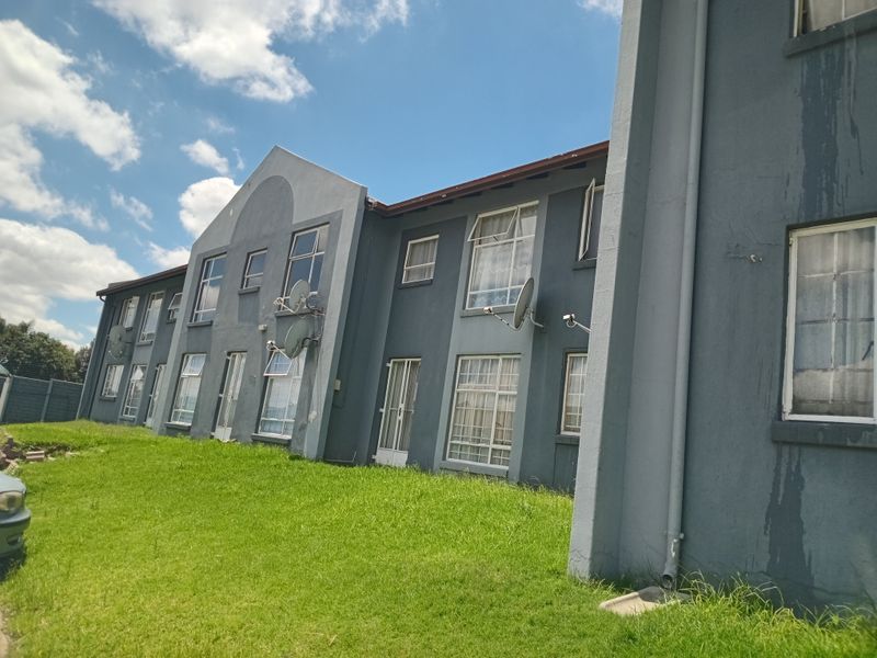 Townhouse For Sale - Photo 5