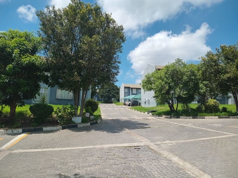 Townhouse For Sale - Photo 4