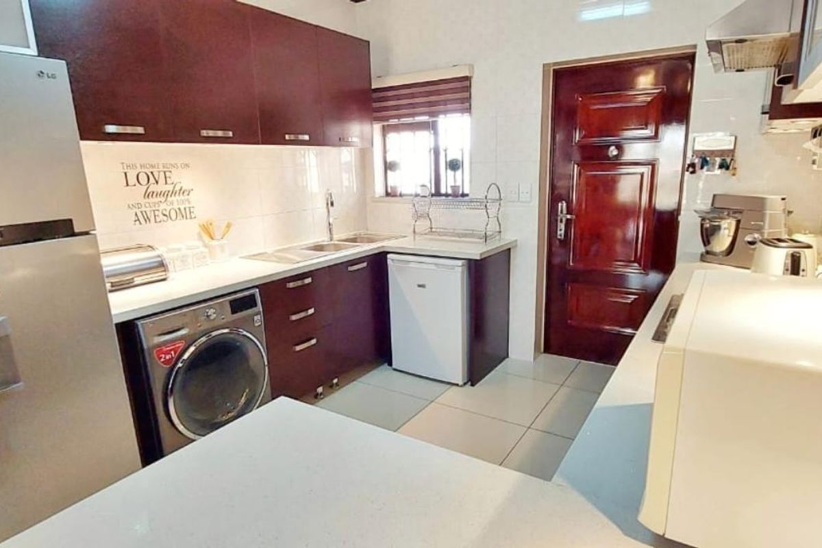 Modern & Stylish 1st-Floor Apartment in Exclusive Summerset - Photo 4