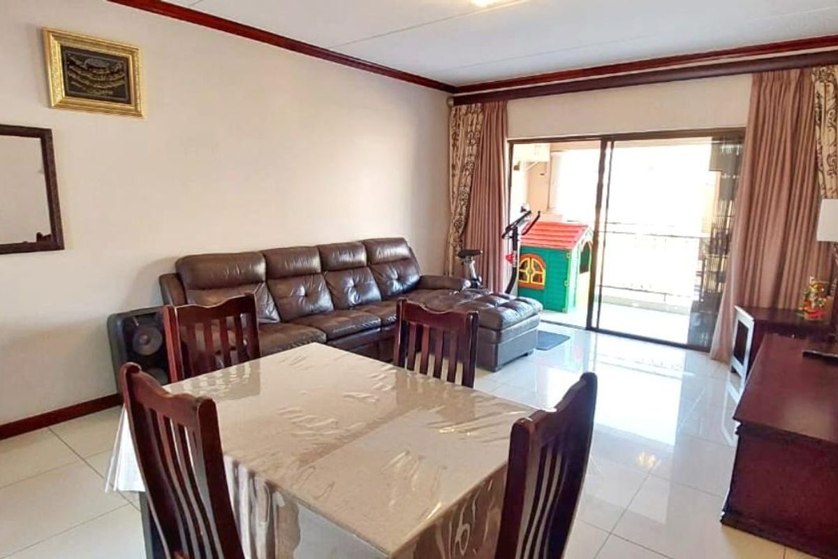 Modern & Stylish 1st-Floor Apartment in Exclusive Summerset - Photo 3