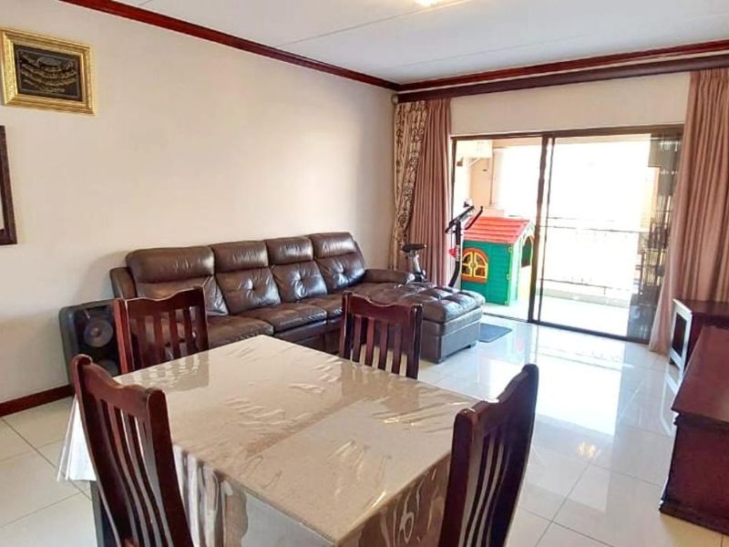 Modern & Stylish 1st-Floor Apartment in Exclusive Summerset - Photo 3