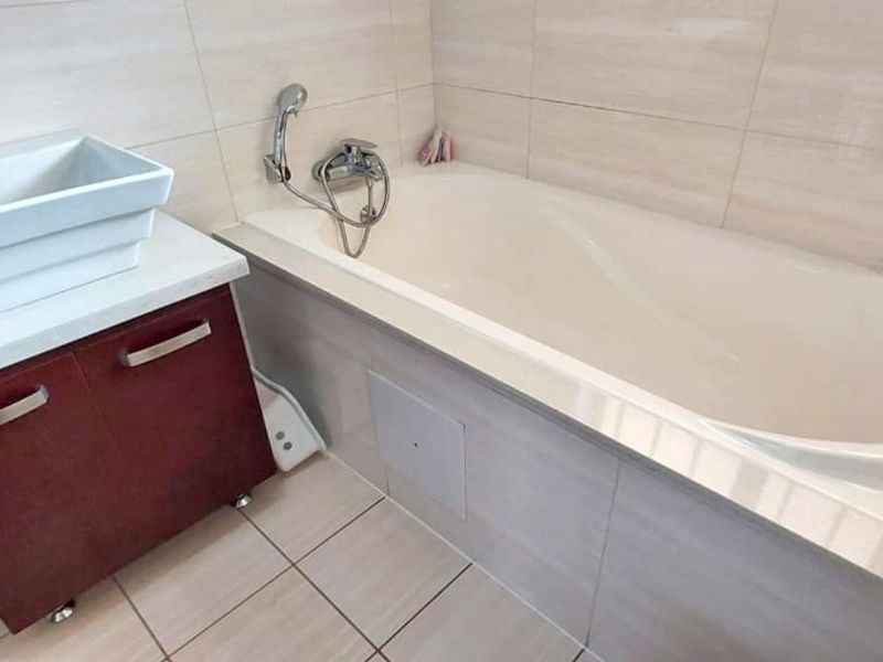 Modern & Stylish 1st-Floor Apartment in Exclusive Summerset - Photo 8