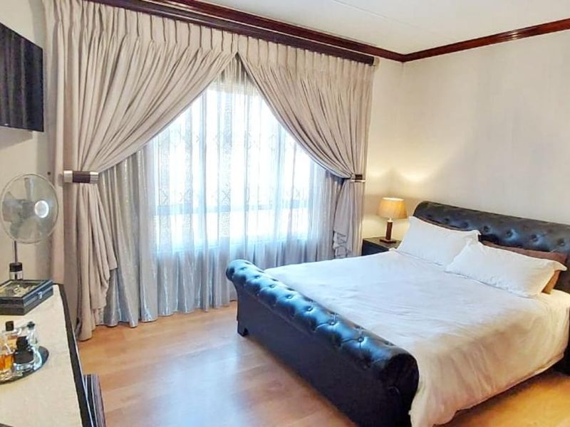 Modern & Stylish 1st-Floor Apartment in Exclusive Summerset - Photo 7