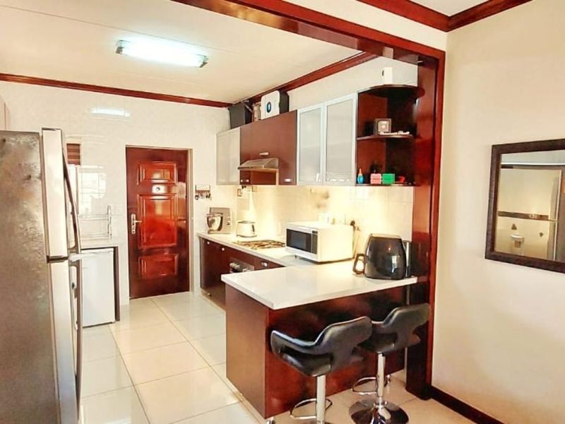 Modern & Stylish 1st-Floor Apartment in Exclusive Summerset - Photo 5