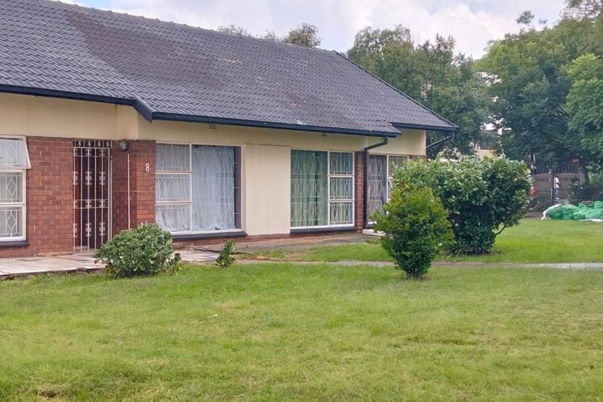 THREE BEDROOMED HOUSE FOR SALE - Photo 3