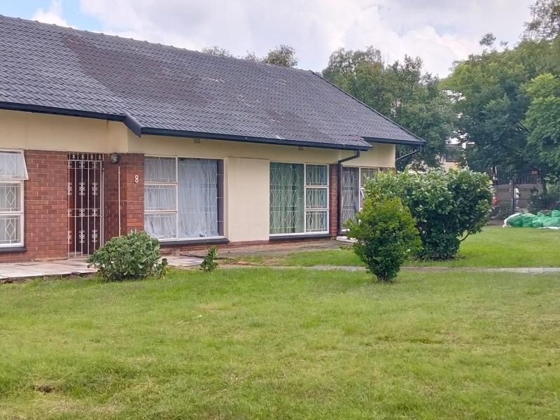 THREE BEDROOMED HOUSE FOR SALE - Photo 3