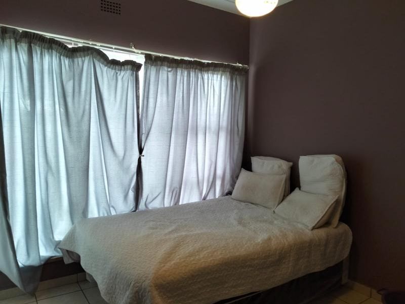 THREE BEDROOMED HOUSE FOR SALE - Photo 10