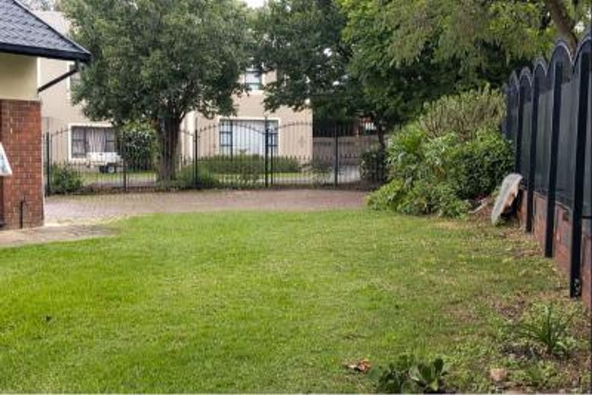 THREE BEDROOMED HOUSE FOR SALE - Photo 2