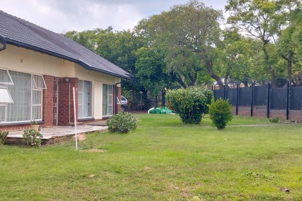 THREE BEDROOMED HOUSE FOR SALE - Photo 4