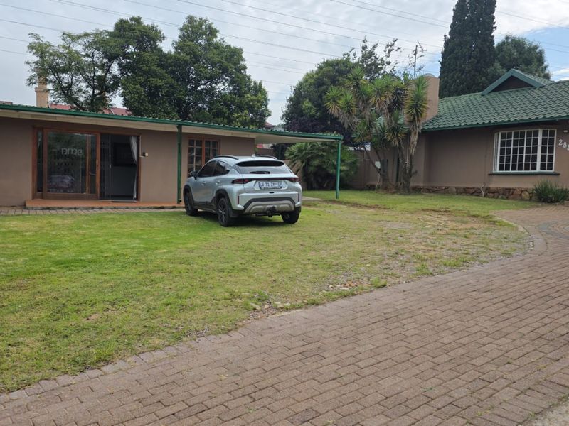 3 Bed | 1.5 Bath Commercial To Rent In Mondeor - Photo 6