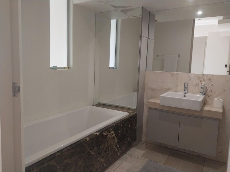 Luxurious Bachelor Apartment For Sale In Newtown - Photo 6