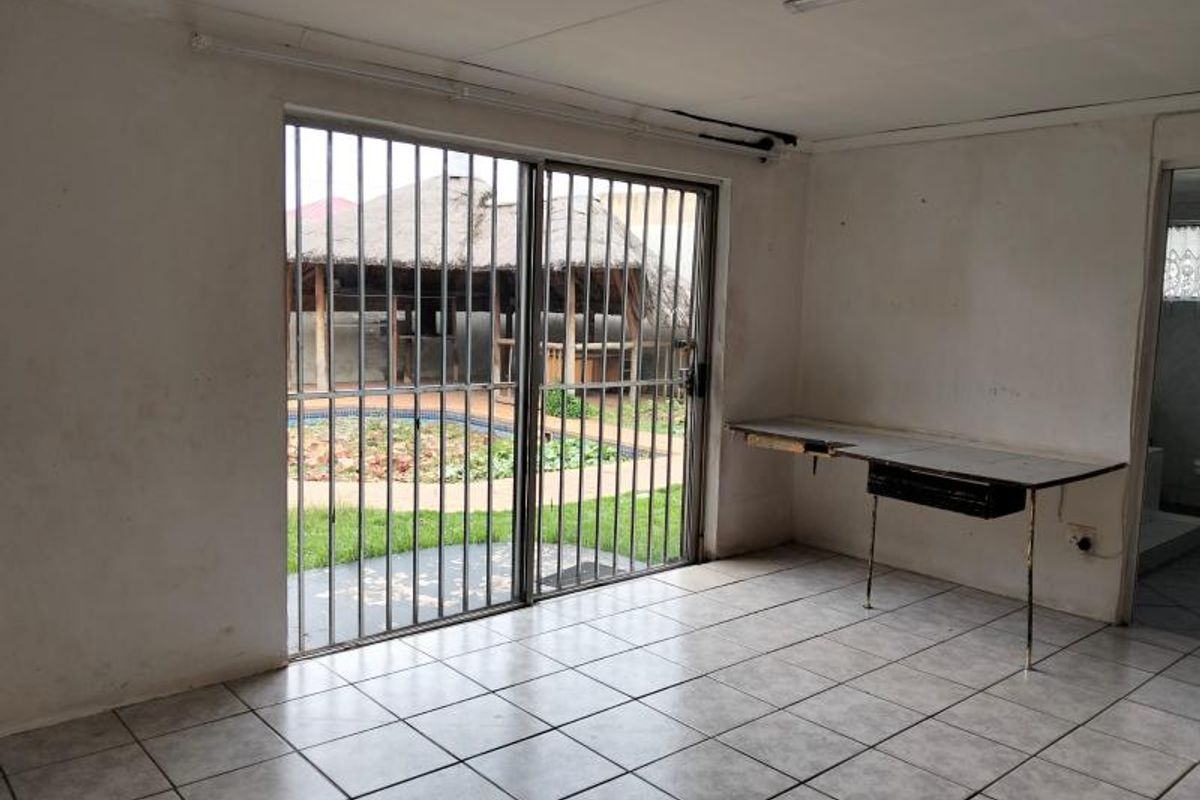 TWO BEDROOM HOUSE FOR SALE IN TURFFONTEIN - Photo 5