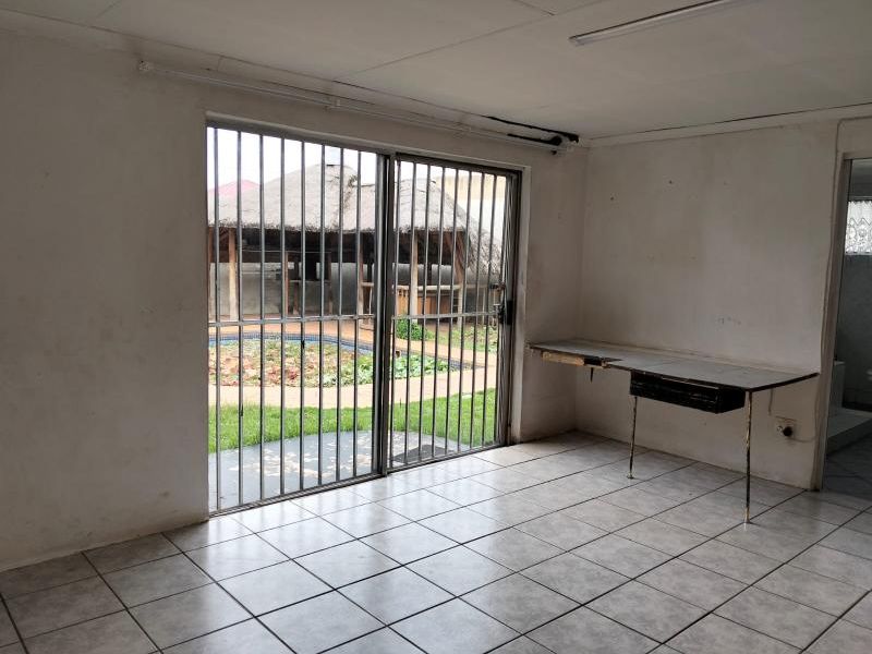 TWO BEDROOM HOUSE FOR SALE IN TURFFONTEIN - Photo 5