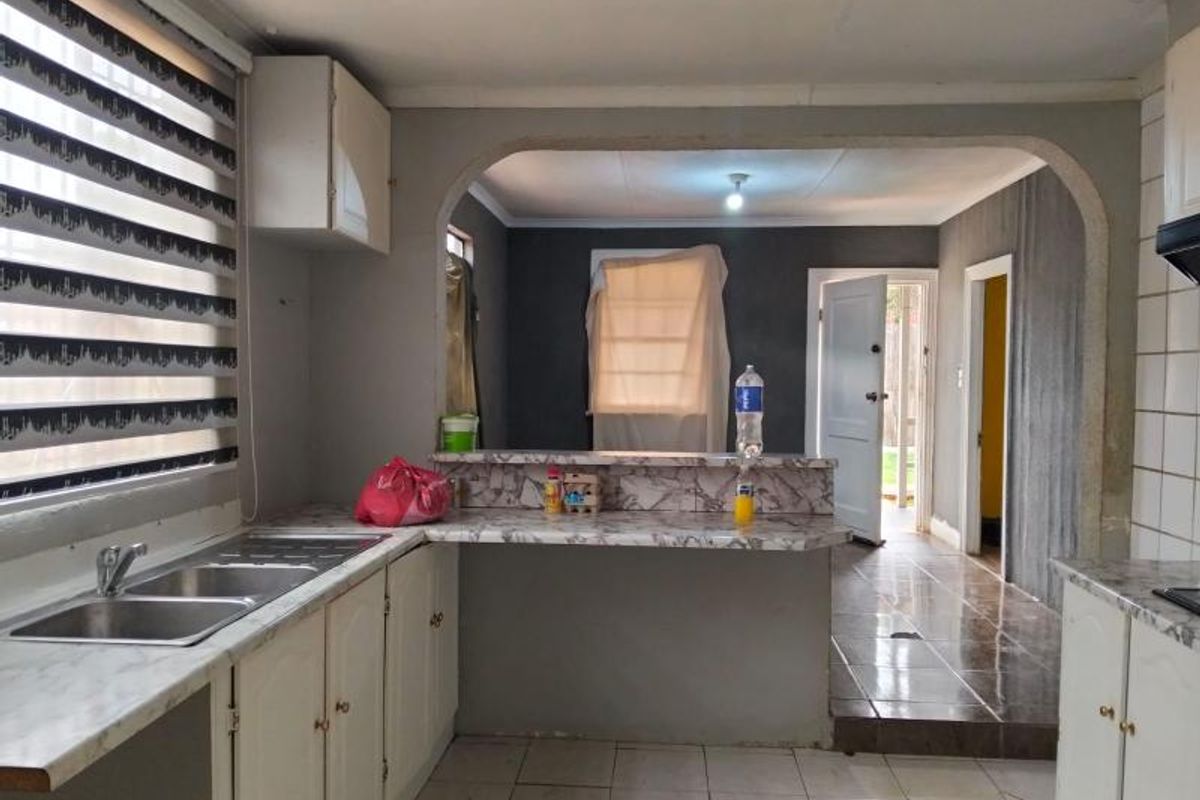 TWO BEDROOM HOUSE FOR SALE IN TURFFONTEIN - Photo 4