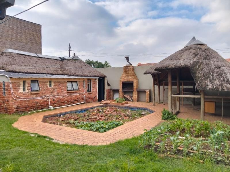 TWO BEDROOM HOUSE FOR SALE IN TURFFONTEIN - Photo 9