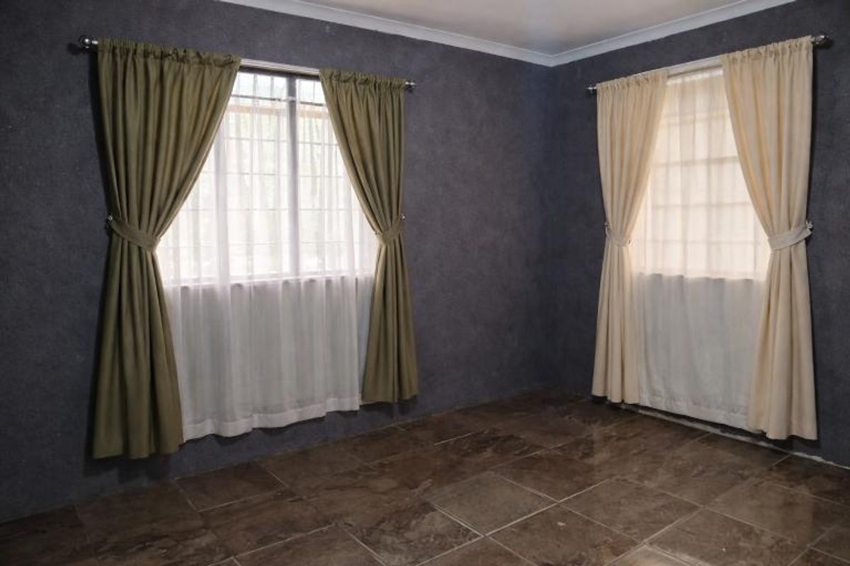 TWO BEDROOM HOUSE FOR SALE IN TURFFONTEIN - Photo 3