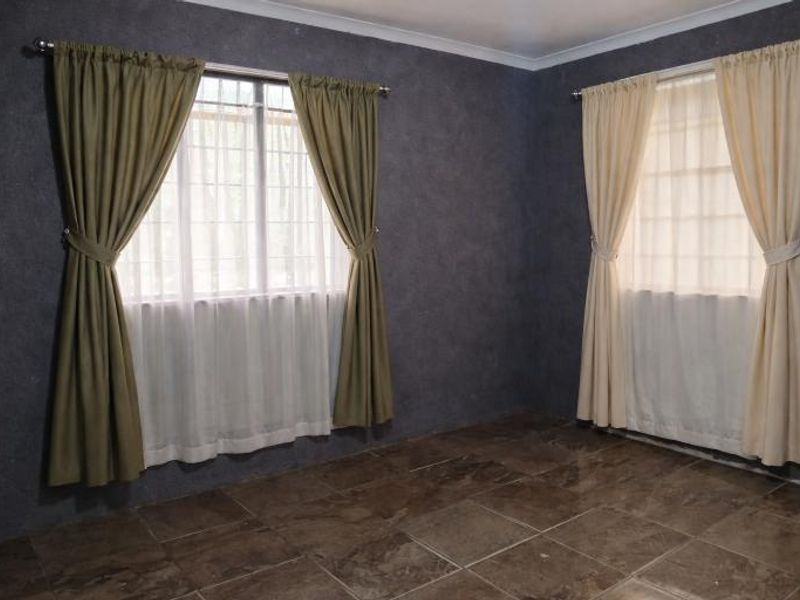 TWO BEDROOM HOUSE FOR SALE IN TURFFONTEIN - Photo 3