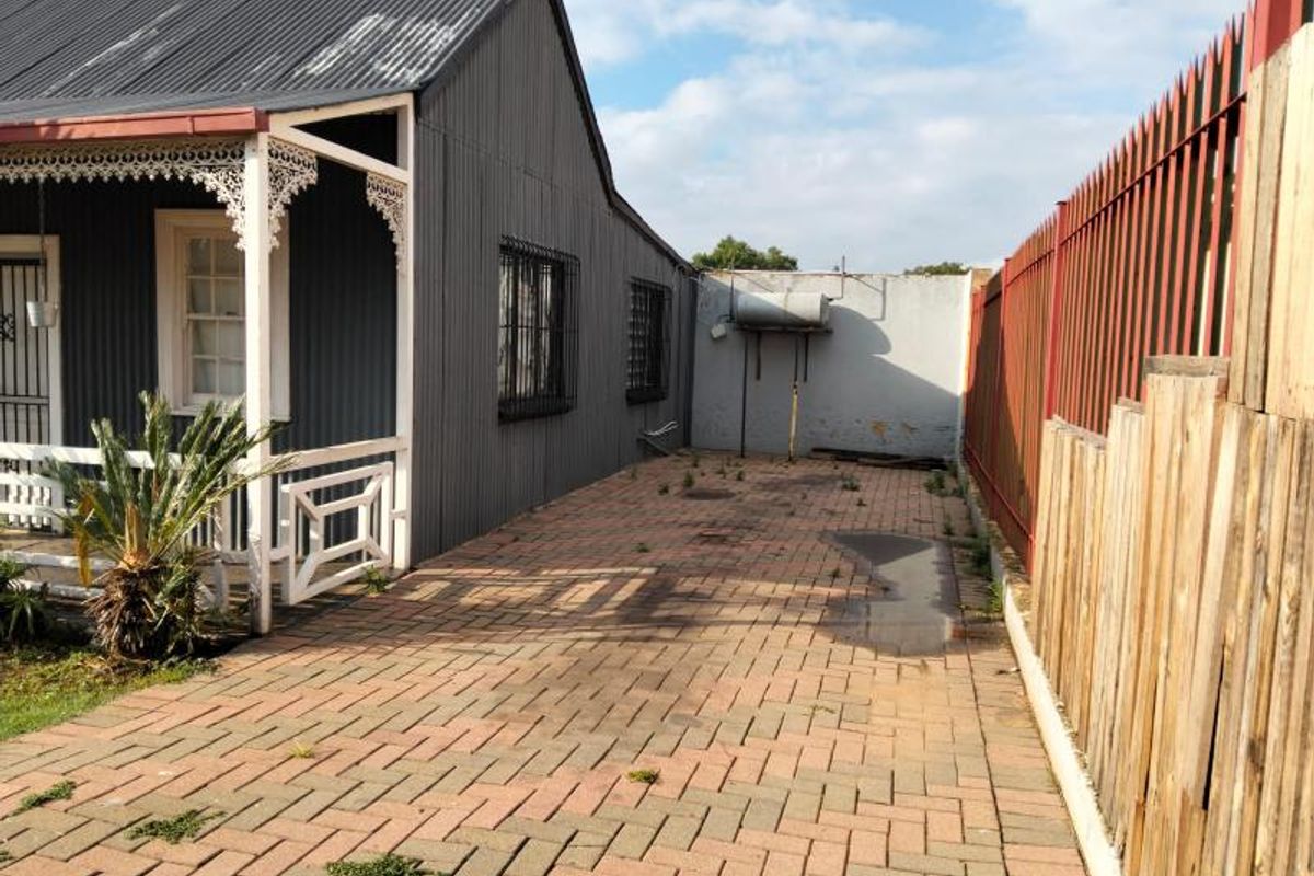 TWO BEDROOM HOUSE FOR SALE IN TURFFONTEIN - Photo 2