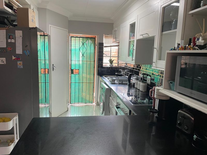 Stunning 3-bedroom townhouse for sale – your dream home awaits! - Photo 7