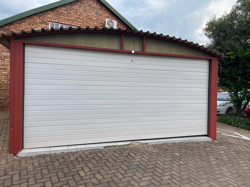 Stunning 3-bedroom townhouse for sale – your dream home awaits! - Photo 2