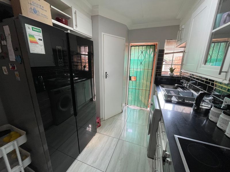 Stunning 3-bedroom townhouse for sale – your dream home awaits! - Photo 6