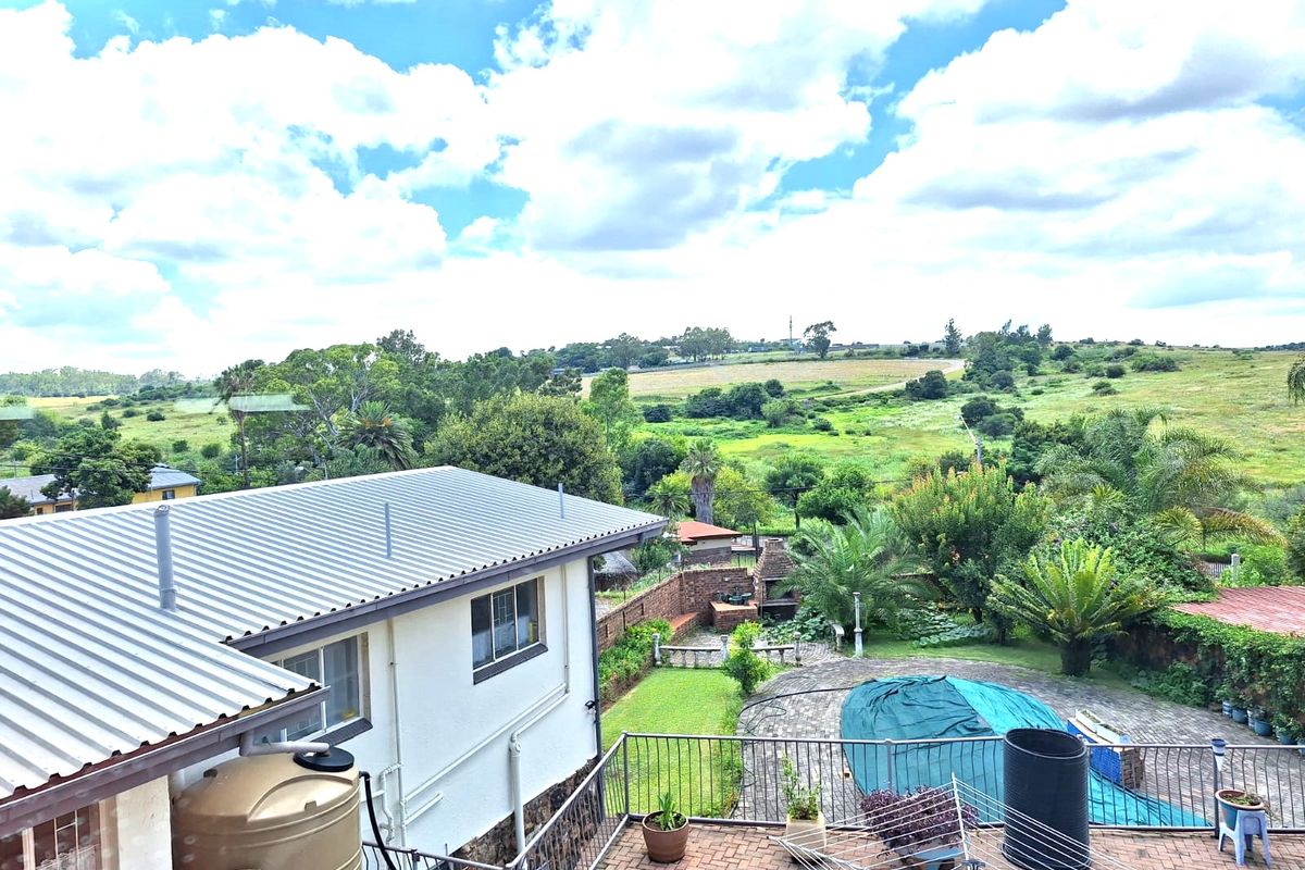 Charming 3-bedroom house for sale in Erasmia, Centurion – perfect for families and investors alike! - Photo 3