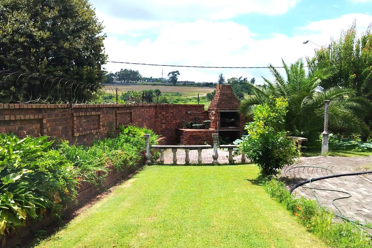 Charming 3-bedroom house for sale in Erasmia, Centurion – perfect for families and investors alike! - Photo 2