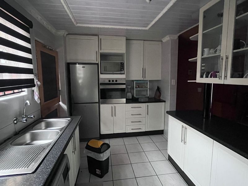 Spacious 5 Bedroom Home In Ormonde - Photo 5