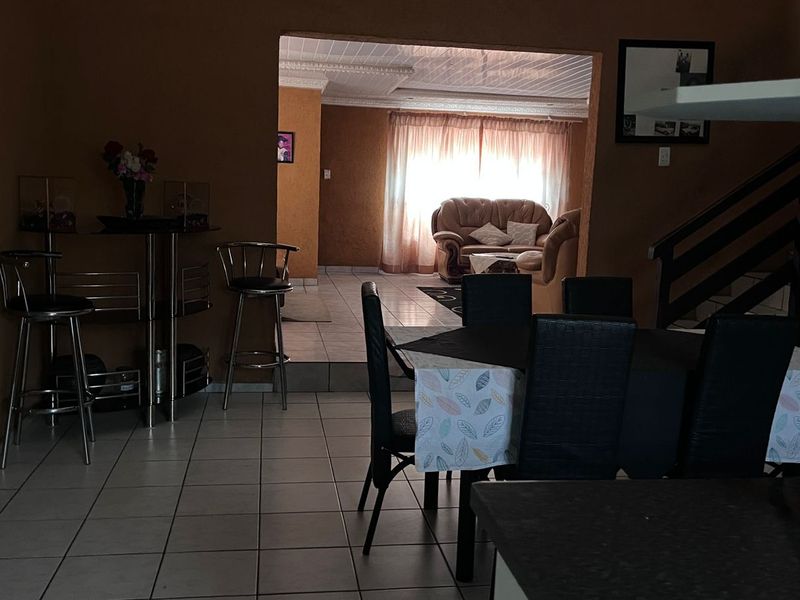 Spacious 5 Bedroom Home In Ormonde - Photo 6