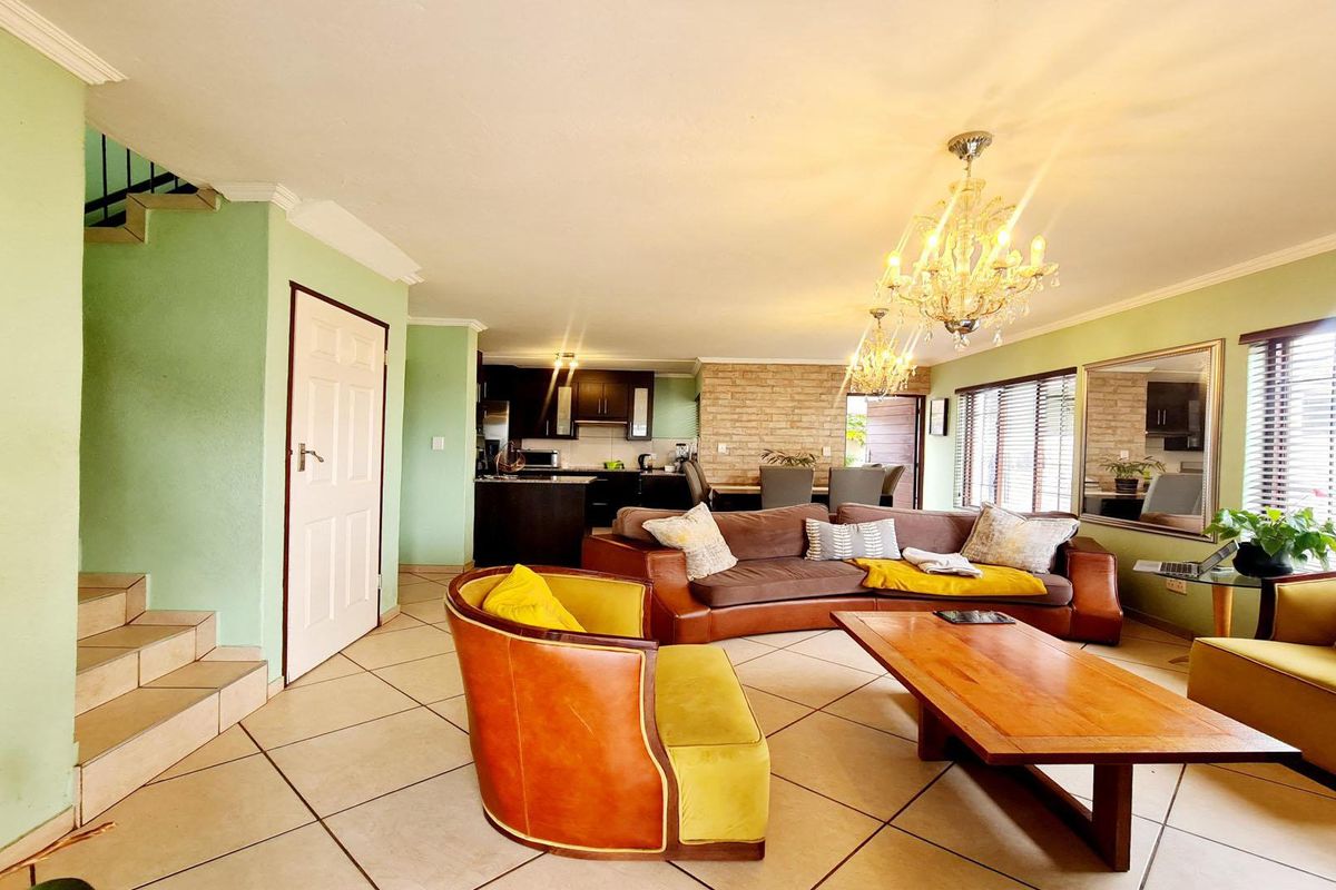 Contemporary Estate Living! - Photo 2