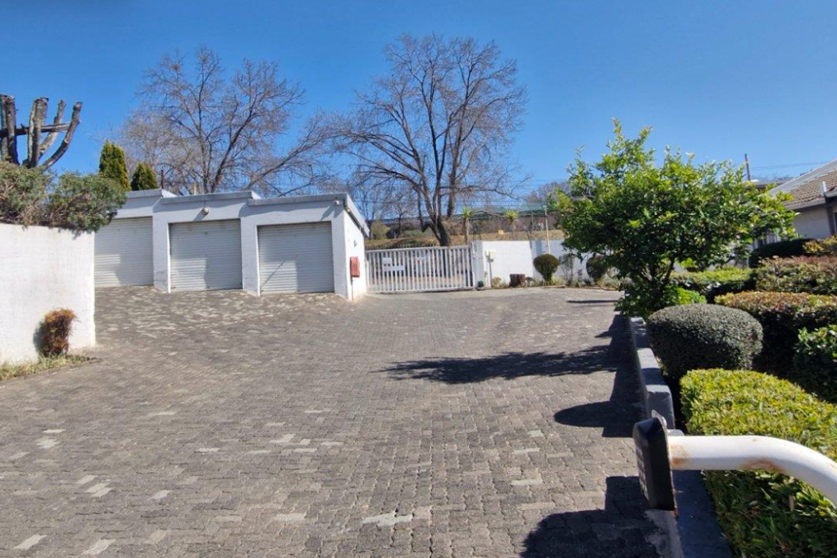 Prime Investment in Buccleuch – Large Garden & Great Security - Photo 2