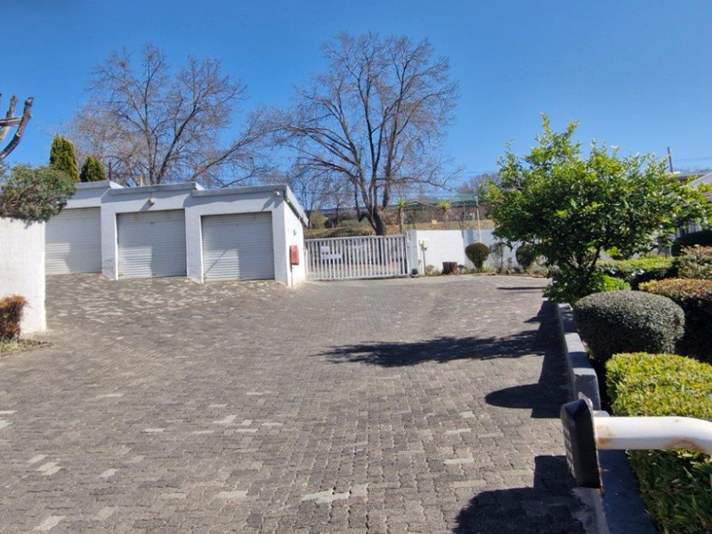 Prime Investment in Buccleuch – Large Garden & Great Security - Photo 2