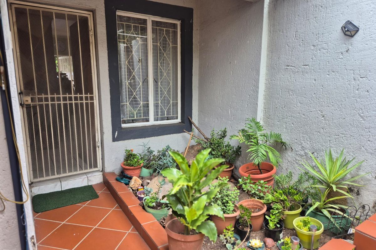 Prime Investment in Buccleuch – Large Garden & Great Security - Photo 3