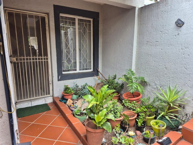 Prime Investment in Buccleuch – Large Garden & Great Security - Photo 3