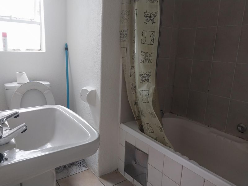 3 Bedroom Sharing Apartment (FEMALES ONLY) - Photo 8